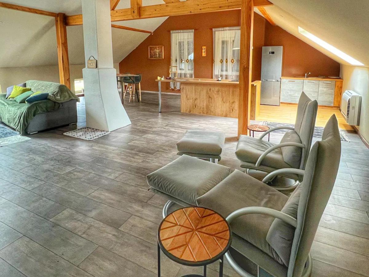 Loft Spacieux En Pleine Foret Bining Exteriér fotografie